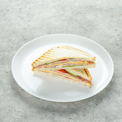 Сэндвич с ветчиной и сыром в Европа по цене 220 ₽