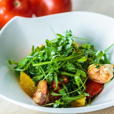 Руккола с тигровыми креветками в Sunduk по цене 2835 ₸