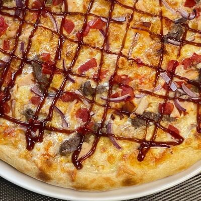 Пицца Мясная в Суши Марго по цене 850 ₽