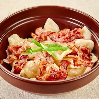 Вареники с беконом, картофелем и жареным луком в Лепим сами по цене 239 ₽