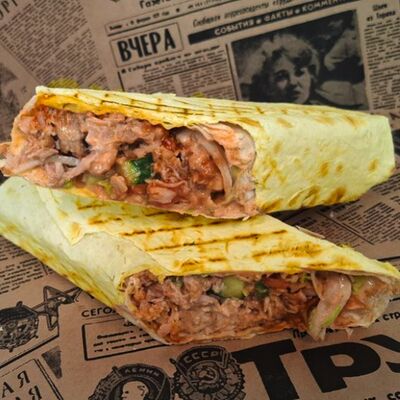 Шаурма в сырном лаваше в Papa Burgers по цене 295 ₽