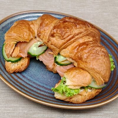 Круассан с семгой в Кафе-пекарня Susser по цене 490 ₽