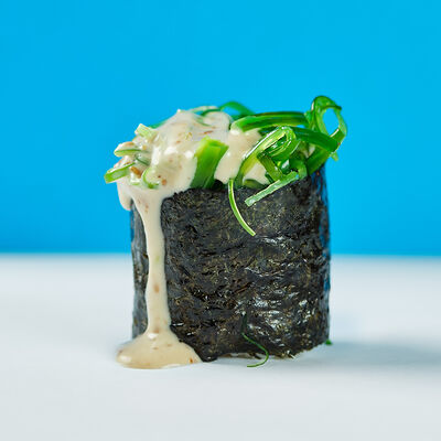 Гункан Чука с кунжутным соусом в Русалочка любит суши по цене 150 ₽