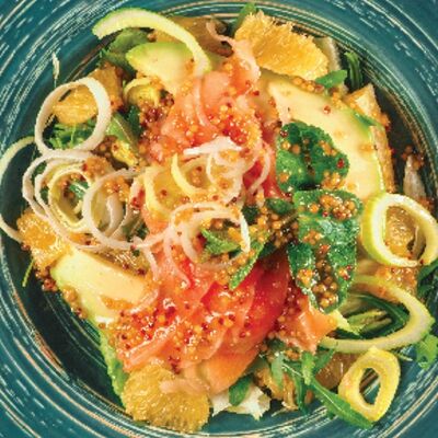 Салат с Лососем, авокадо и апельсином в Тальятелло по цене 890 ₽