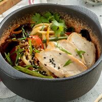 Пшеничная лапша с цыпленком в соусе унаги в Kumpan