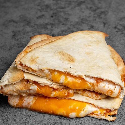 Кесадилья с сыром в Hello Pizza по цене 279 ₽