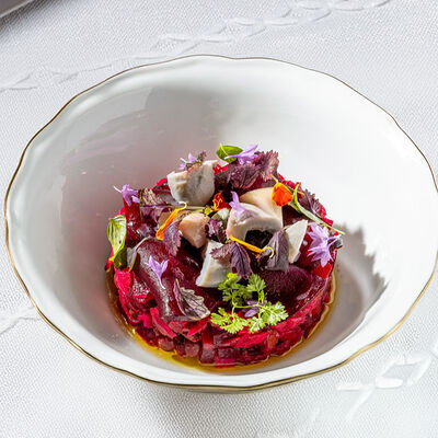 Винегрет с ароматным маслом и моченными груздями в Lores по цене 550 ₽