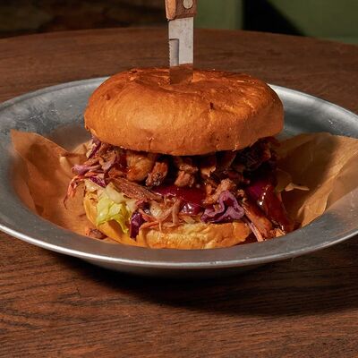 Бургер BBQ в Rossa presnya по цене 1100 ₽