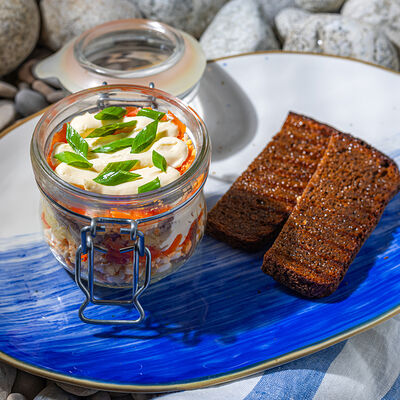 Салат Мимоза с копченой сельдью в Селёдочная по цене 379 ₽