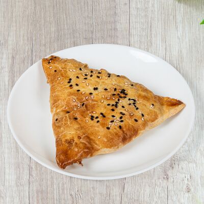 Самса с говядиной в Царь-Кебаб по цене 200 ₽