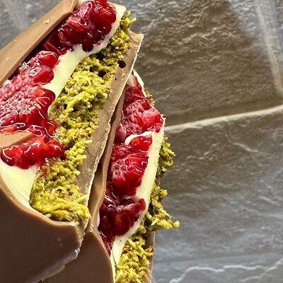 Дубайский шоколад с малиной в Allowberry по цене 3500 ₽