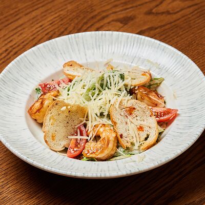 Салат Цезарь с креветками в Дача по цене 670 ₽