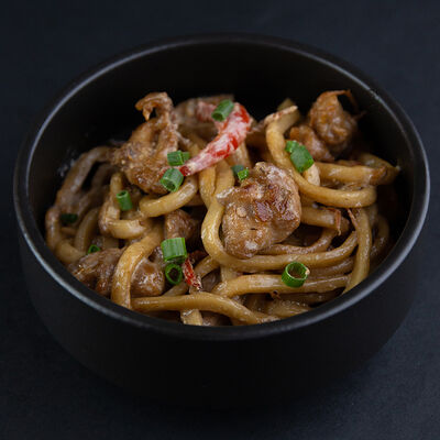 Удон сливочный с курицей в Pho Tom по цене 470 ₽