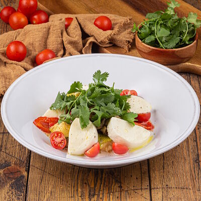 Салат с печёными овощами и Моцареллой в Сыроварня по цене 650 ₽
