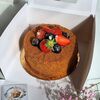 Бенто-медовик с классическим заварным кремом и свежими ягодамив Marys Cakes по цене 1890