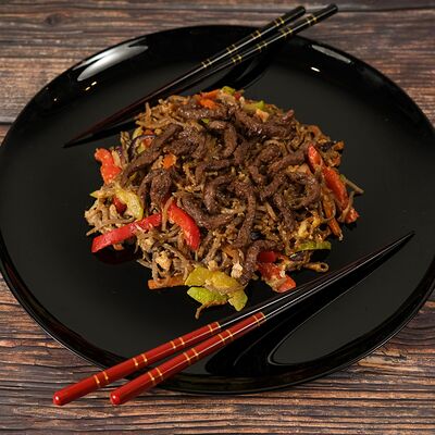 Соба в соусе терияки с говядиной в Японский городовой 64 по цене 360 ₽