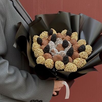 Букет Black Panther (36 шт) в Luna-Клубника в шоколаде по цене 7990 ₽