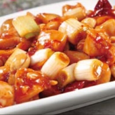 Жареная курица в остром соусе по-сычуаньски в ГУаНЬ ЯНЬ по цене 1190 ₽