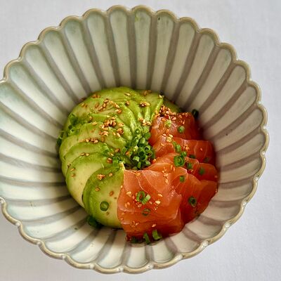 Донбури с лососем в Narnia по цене 1190 ₽