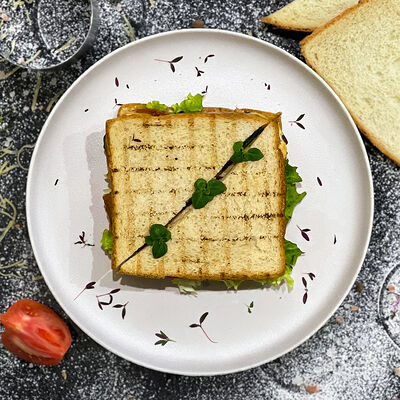 Сэндвич с курицей в Cake bakery по цене 475 ₽