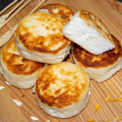 Сырник готовый жареный в Хлеборезов по цене 65 ₽