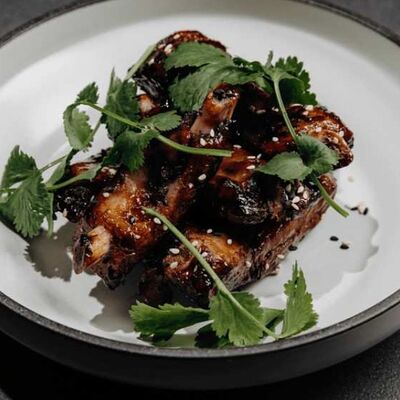 Свиные ребра с соусом BBQ в Cherish по цене 900 ₽