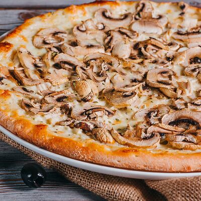 Пицца Грибная Бьянка в Досытаевский по цене 540 ₽