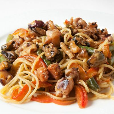 Сомен с морепродуктами в Фитнес меню по цене 650 ₽