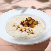 Каша овсяная с печеным яблоком и кедровыми орехами в Марсала