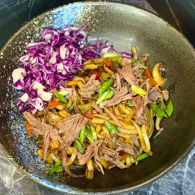 Вок с говядиной в BRCAFE по цене 560 ₽