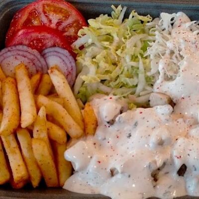 Шаурма на тарелке со свининойв Городок по цене 340 ₽