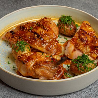 Цыпленок с мини-картофелем и горчичным соусом в 321 Club by Novikov по цене 1180