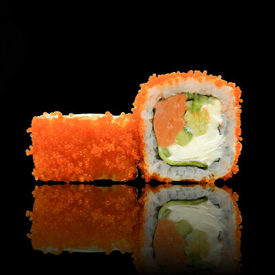 Ролл Калифорния с лососем в Семья Плюс по цене 390 ₽