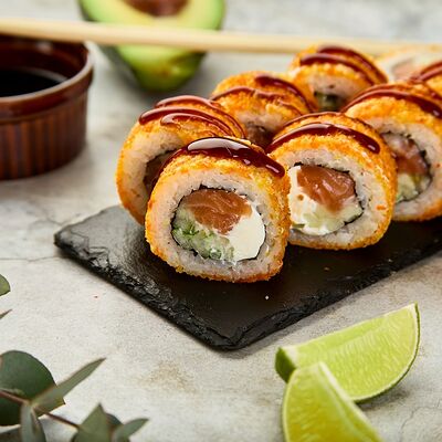Горячий с лососем в Sushist по цене 600 ₽