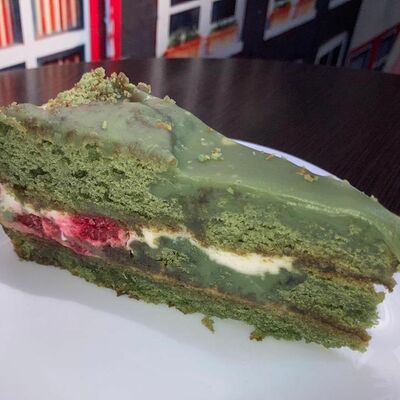 Торт Фисташковый с малиной в Lekker по цене 230 ₽