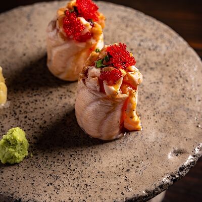 Абури суши с лососем в KOJI по цене 1320 ₽