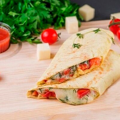 Моцарелла в лаваше с овощами в Донер Хаус по цене 400 ₽