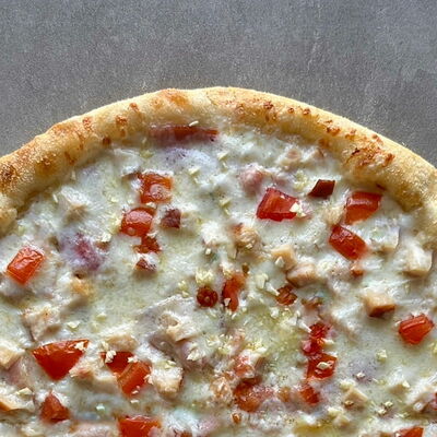 Пицца Чесночный цыпленок в Ohra по цене 765 ₽