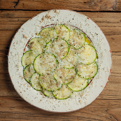 Карпаччо из кабачка со страчателлой и трюфелем в Pinch по цене 900 ₽