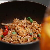 Вок с курицей в Sant