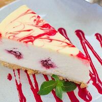 Чизкейк с малиной в Луиджи & Тосё