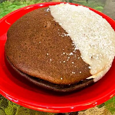 Вупи пай в Travelers Coffee по цене 350 ₽