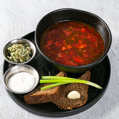 Борщ Уральский с бутербродом в Гриль-паб ЕрмолаевЪ по цене 500 ₽