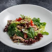 Салат с цыплёнком гриль в 1586