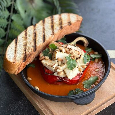 Запеченный перец с домашним сыром и кальмаром Взрывной перец в Бар Штирлиц по цене 806 ₽