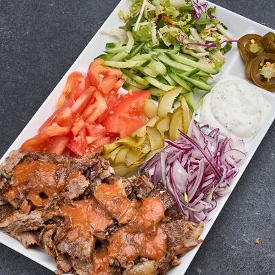 Шаверма из свинины на тарелке в Золотой шампур по цене 559 ₽