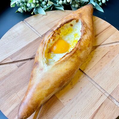 Хачапури по-аджарски в Caramel по цене 385 ₽