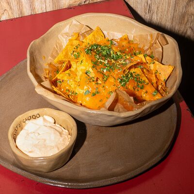 Начос с соусом чеддерв Синий пони по цене 350 ₽