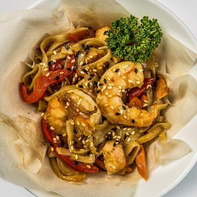 Вок с морепродуктами в Яем по цене 370 ₽