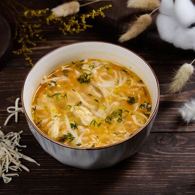 Куриный суп с домашней лапшой в Daisi по цене 460 ₽